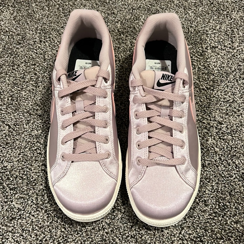 New NWT Rose Gold Nike Sneakers sz 8.5